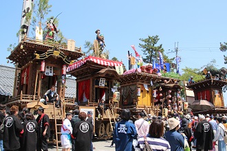 水口神社に集まる山車
