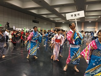 江州音頭フェスティバルで踊る市長