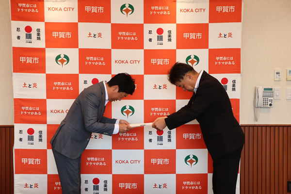 意見書提出（写真）