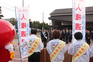 挨拶する市長