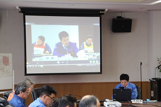 県庁と市役所のウェブ会議