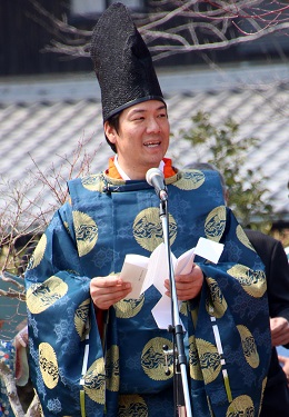 土土山斎王群行で挨拶する市長