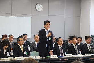 甲南地区長会で挨拶する市長
