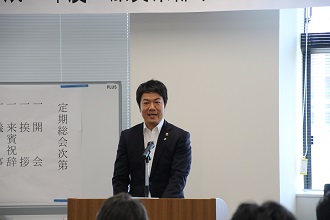 定期総会で挨拶する市長