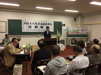 自治振興会総会で挨拶する市長２