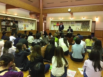 地域再生特殊講義で挨拶する市長