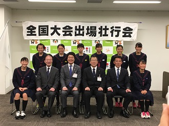 水口中学校女子駅伝チームとの記念写真