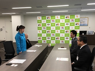 大会への意気込みを述べる藤川選手