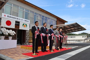 信楽地域市民センター前での開所式のテープカット