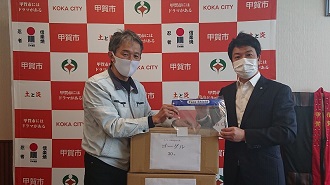 日新有限会社たくみ商会からフェイスシールド等を寄贈