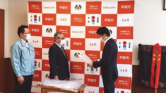 小西産業よりフェイスシールドを寄贈２