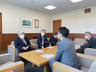 聖泉学園理事長と市長