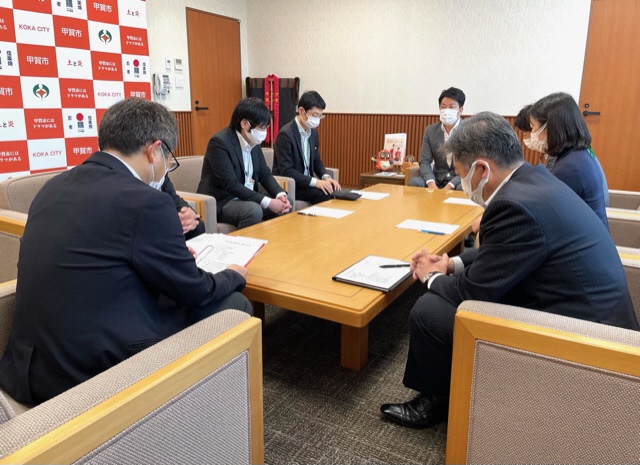 富田滋賀県議会議長と岩佐滋賀県議会副議長が市役所を訪問