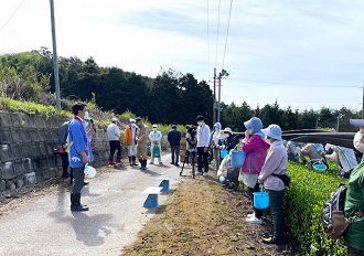 土山の茶摘み激励１