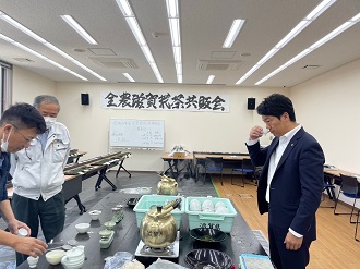 一番茶荒茶共同販売会　見学