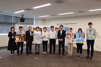 職員採用ポスター制作コンペ　ポスターお披露目式
