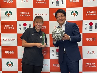 女子フリースタイルフットボール 櫻井選手 表敬訪問