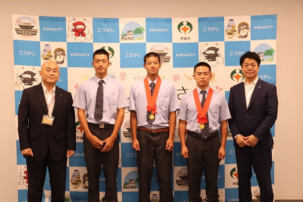 京都国際高校の3人との集合写真