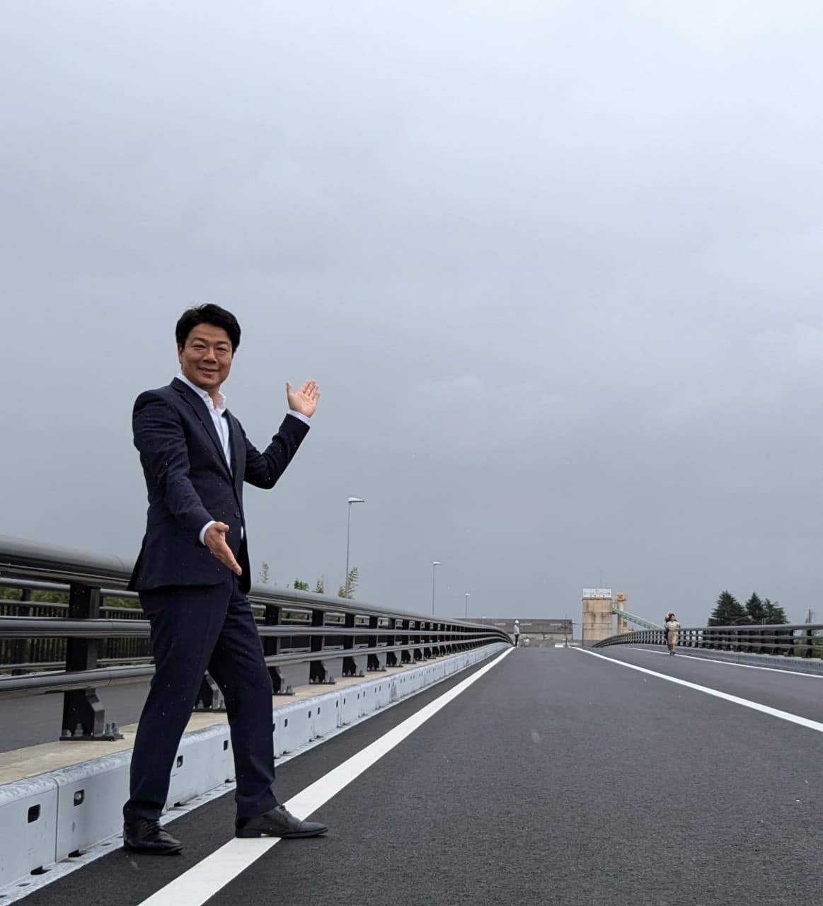 内貴橋の前で記念写真