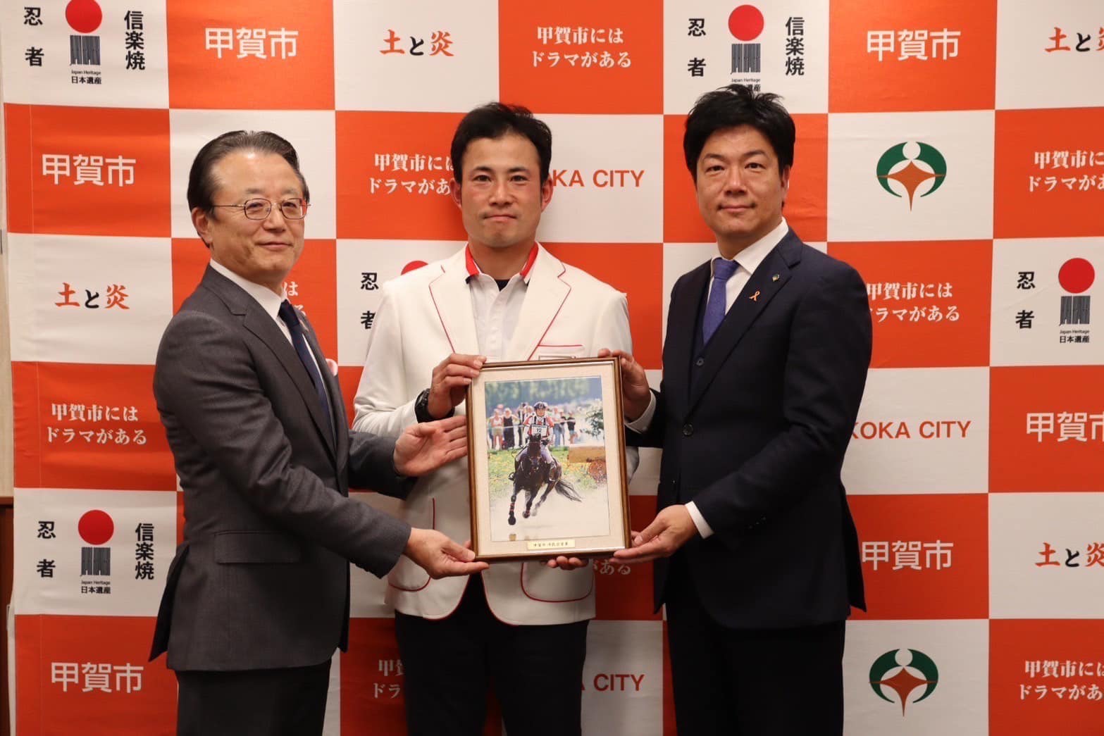 北島選手と大塚オーミ陶業社長との写真