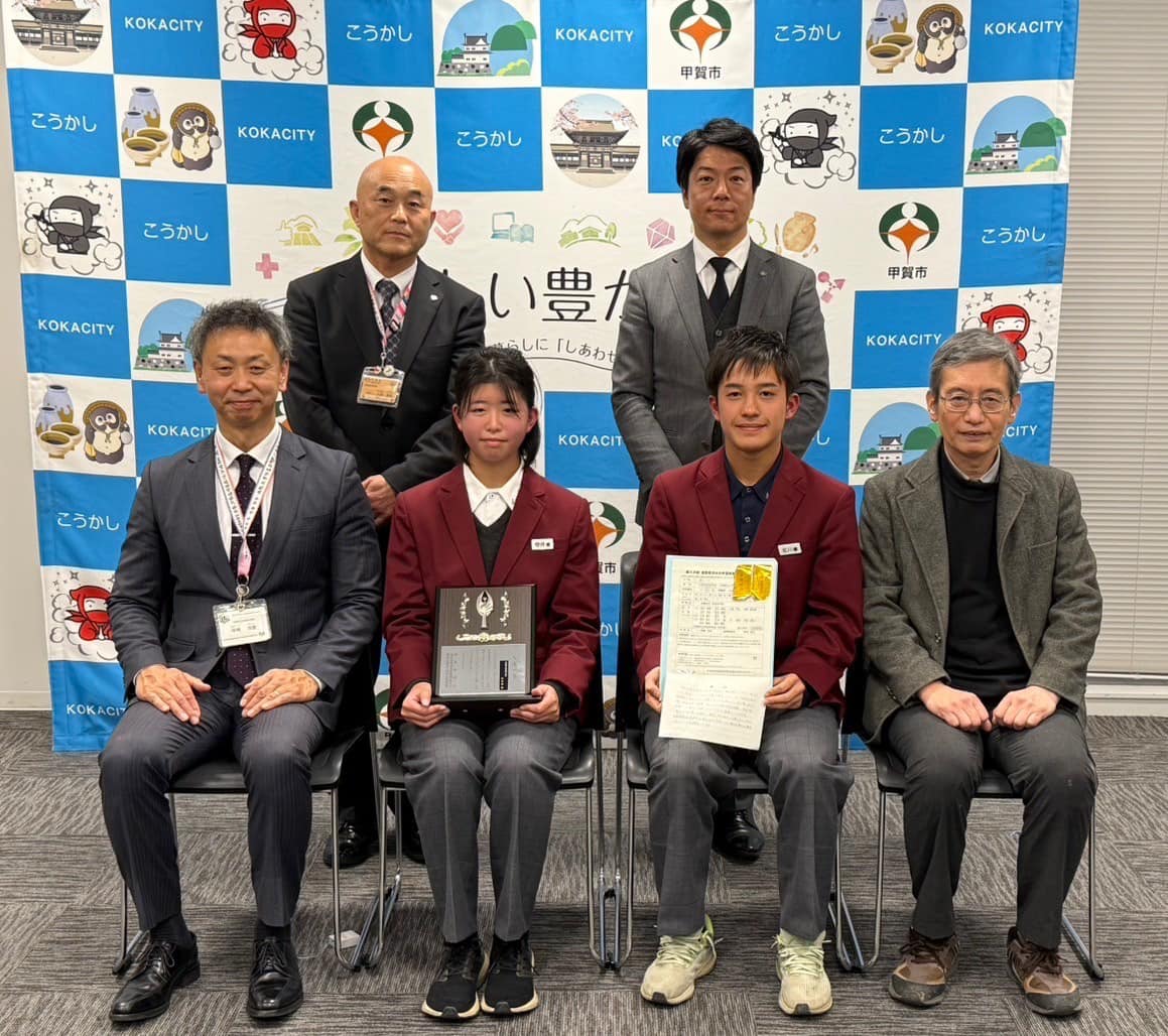 甲南科学部の部長、副部長との集合写真