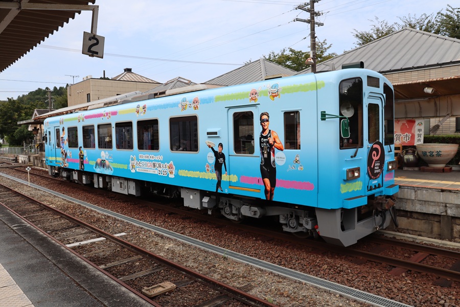 ラッピング電車の写真