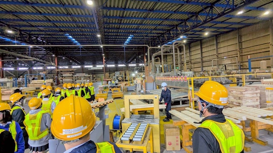 工場見学の様子