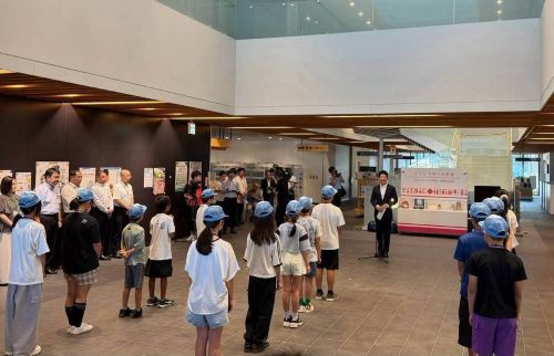 広島平和記念事業小学生の見送り