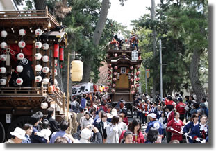 甲賀路の春を彩る「水口曳山祭」の曳山巡行